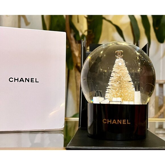 Chanel Limited Edition Snow Globe With Box! CHRISTMAS IS COMING! - Picture 4 of 15